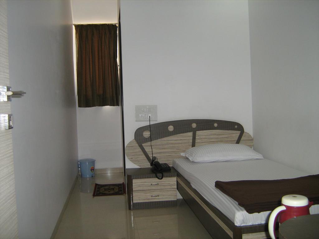 נאווי מומבאי Hotel Apex מראה חיצוני תמונה